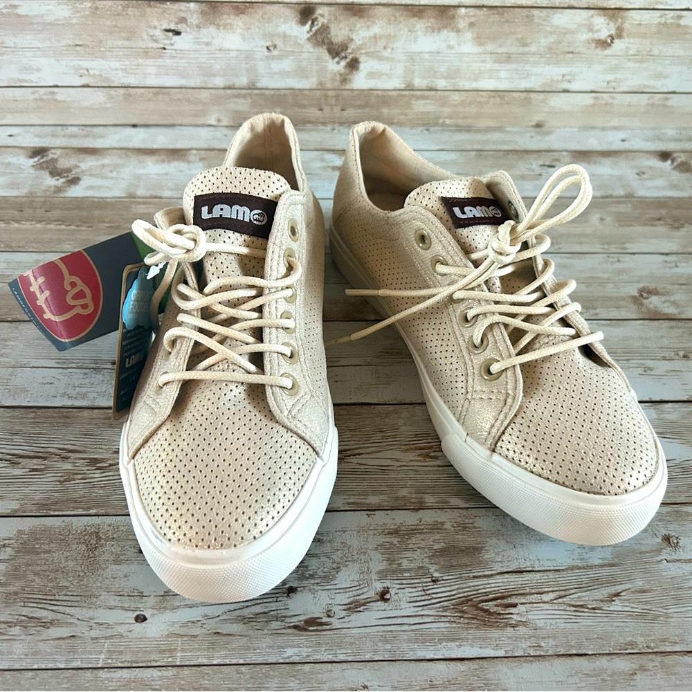 NIB-LAMO Women’s Vita Casual Sneaker, Gold Sand size 7 M US